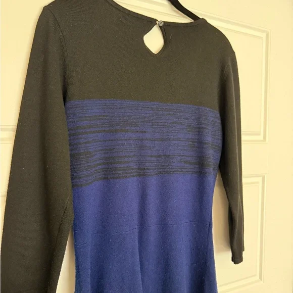 Neiman Marcus Black and Blue size small sweater dress - Picture 5 of 7